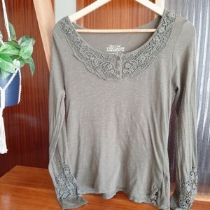 Nine West Green Long Sleeve Lace V neck medium green top